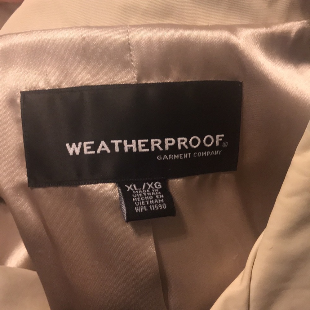 Weatherproof tan raincoat - Picture 8 of 9
